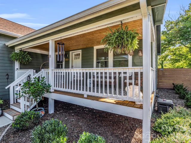 11 N Pershing Road, Asheville, NC 28805