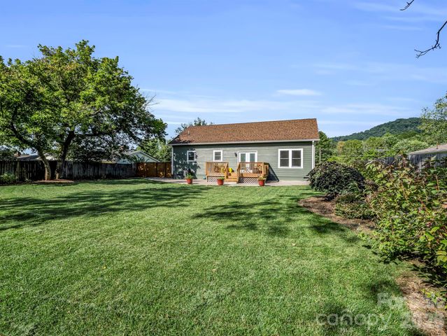 11 N Pershing Road, Asheville, NC 28805