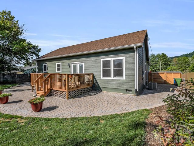 11 N Pershing Road, Asheville, NC 28805