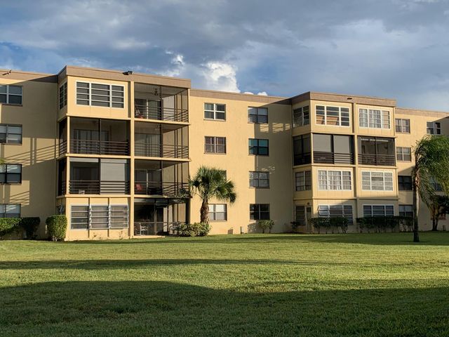 9355 SW 8th Street 202, Boca Raton, FL 33428