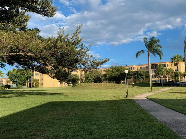 9355 SW 8th Street 202, Boca Raton, FL 33428