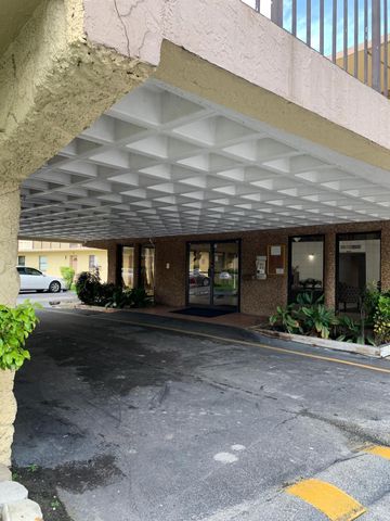 9355 SW 8th Street 202, Boca Raton, FL 33428