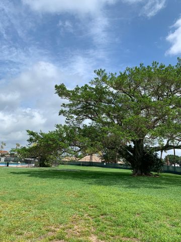 9355 SW 8th Street 202, Boca Raton, FL 33428