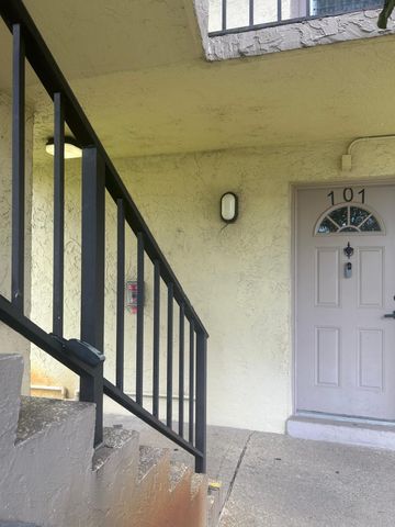 9355 SW 8th Street 202, Boca Raton, FL 33428