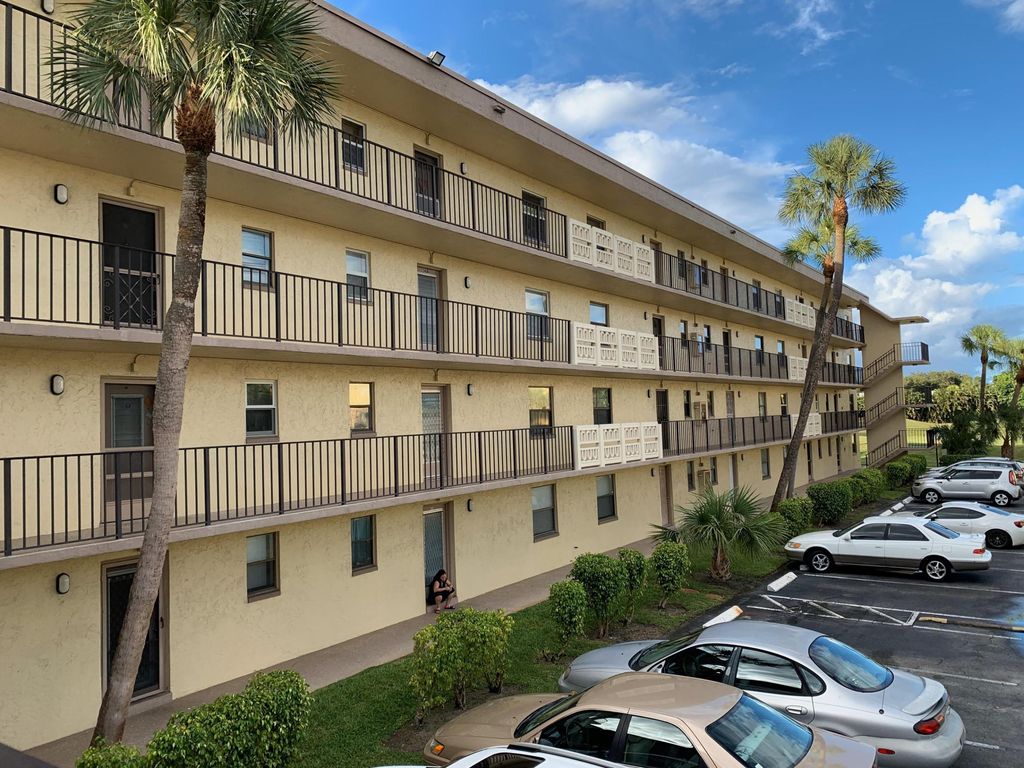 9355 SW 8th Street 202, Boca Raton, FL 33428