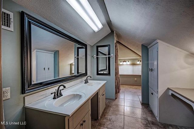 3521 Mcfarland Road, Raymond, MS 39154