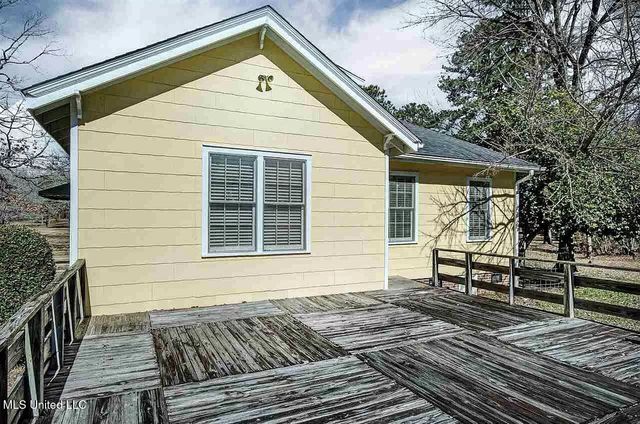 3521 Mcfarland Road, Raymond, MS 39154