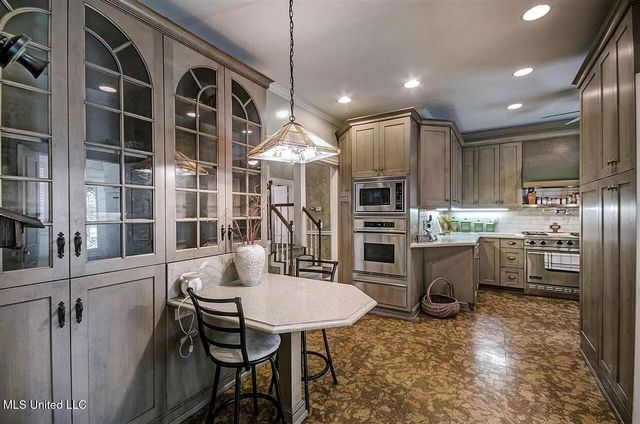 3521 Mcfarland Road, Raymond, MS 39154