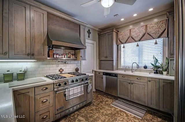 3521 Mcfarland Road, Raymond, MS 39154