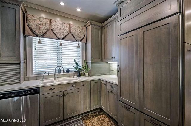 3521 Mcfarland Road, Raymond, MS 39154