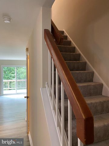 2804 CAMBRIDGE DR, Woodbridge, VA 22192