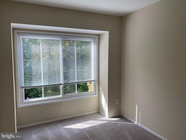 2804 CAMBRIDGE DR, Woodbridge, VA 22192