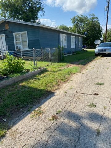 501 NEEDHAM Street, Coleman, TX 76834
