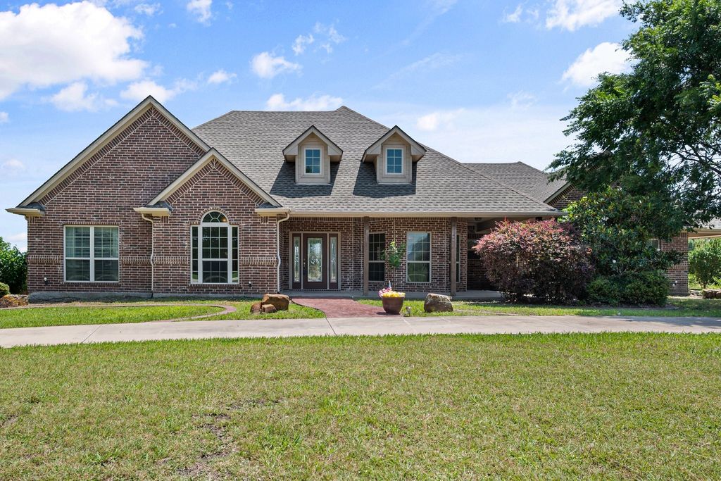 104 Spring Creek Drive, Waxahachie, TX 75165