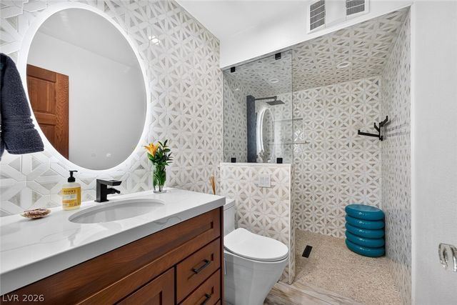 7725 Spanish Bay Drive, Las Vegas, NV 89113