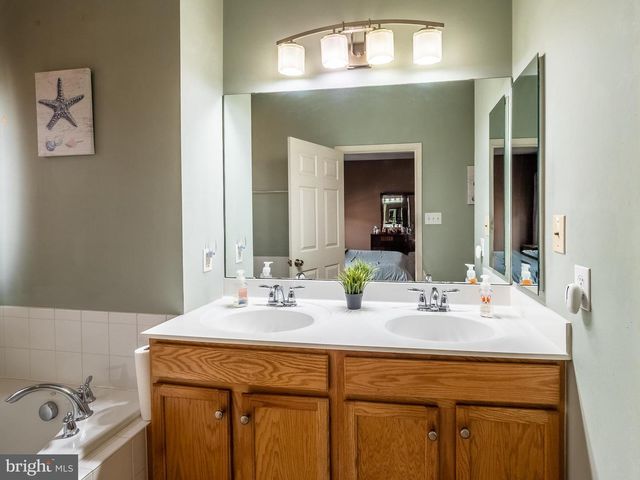 6 FOX CT, Delanco, NJ 08075