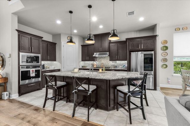 1725 Crested Ridge Road, Fort Worth, TX 76008