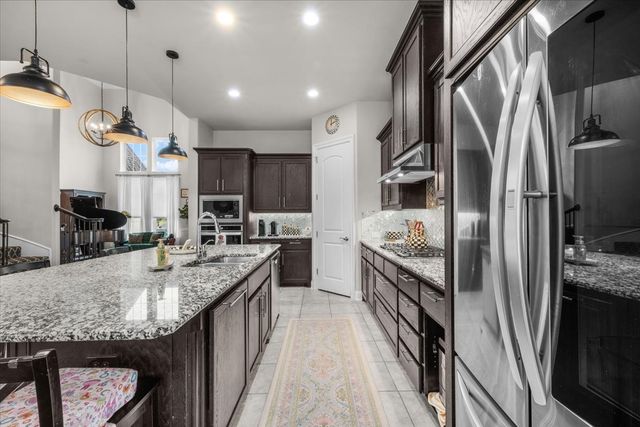 1725 Crested Ridge Road, Fort Worth, TX 76008