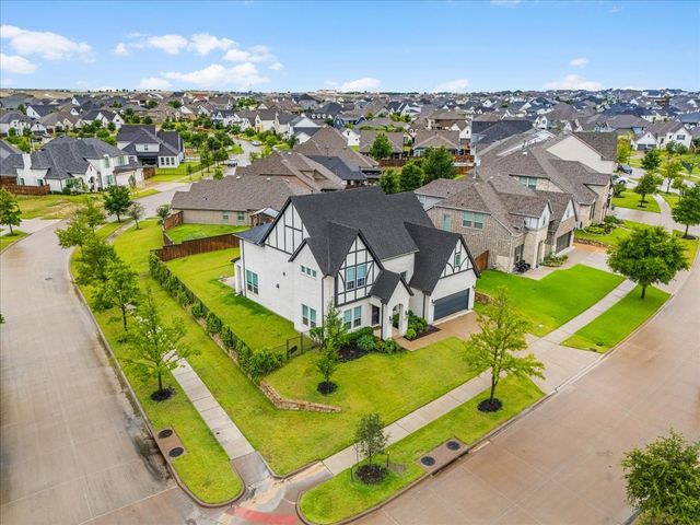 1725 Crested Ridge Road, Fort Worth, TX 76008