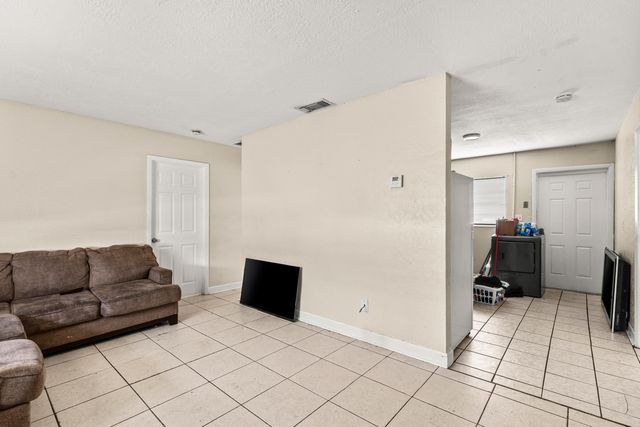 1205 Ave K, Fort Pierce, FL 34950