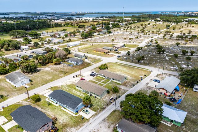1205 Ave K, Fort Pierce, FL 34950