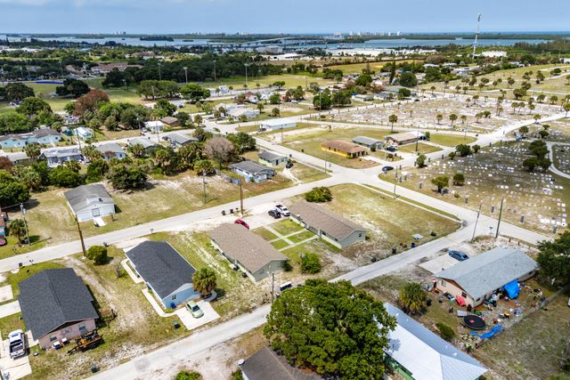 1205 Ave K, Fort Pierce, FL 34950