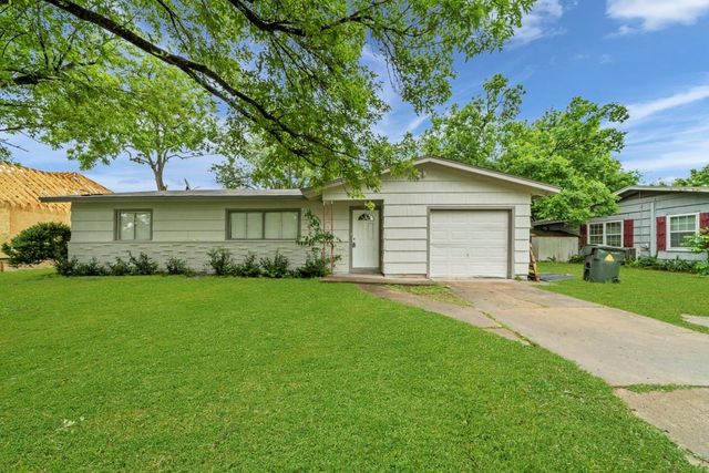 207 W Saunders Street, League City, TX 77573