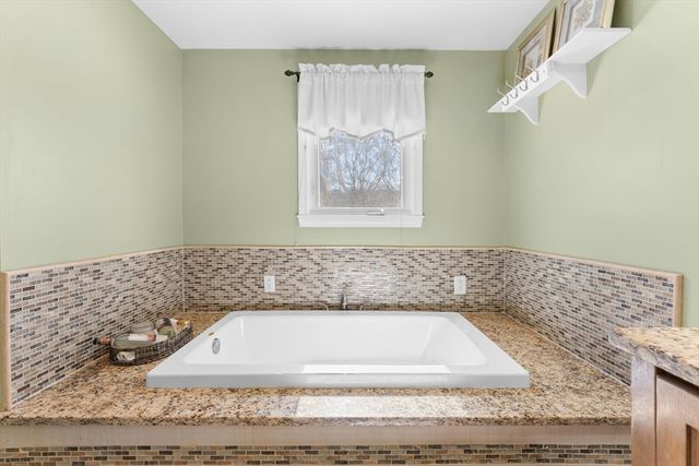 197 Candy Ln, Brockton, MA 02301