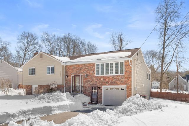 197 Candy Ln, Brockton, MA 02301