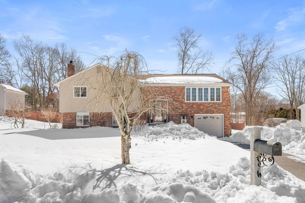 197 Candy Ln, Brockton, MA 02301