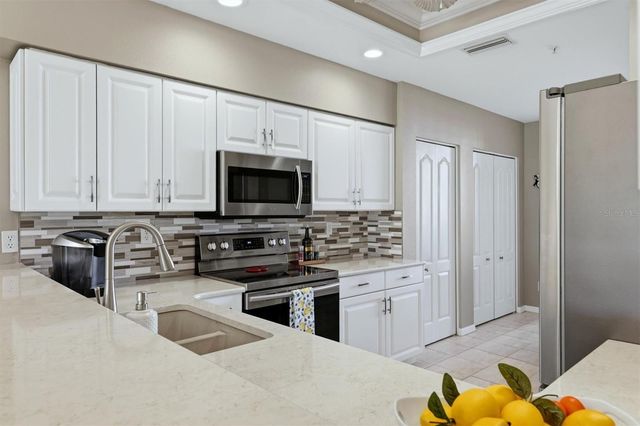 9631 CASTLE POINT DRIVE 1113, Sarasota, FL 34238