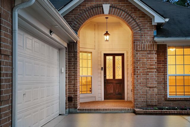 23 Lamps Glow Place, The Woodlands, TX 77382