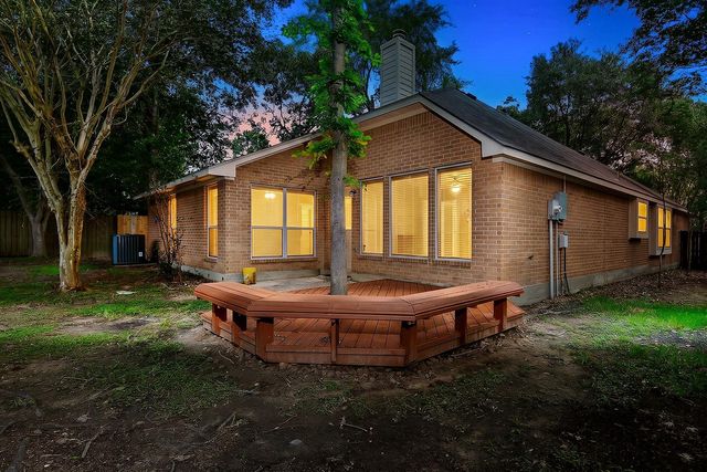 23 Lamps Glow Place, The Woodlands, TX 77382