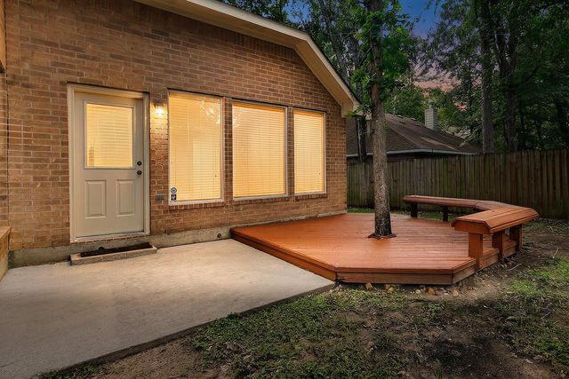 23 Lamps Glow Place, The Woodlands, TX 77382