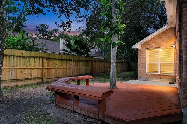 23 Lamps Glow Place, The Woodlands, TX 77382