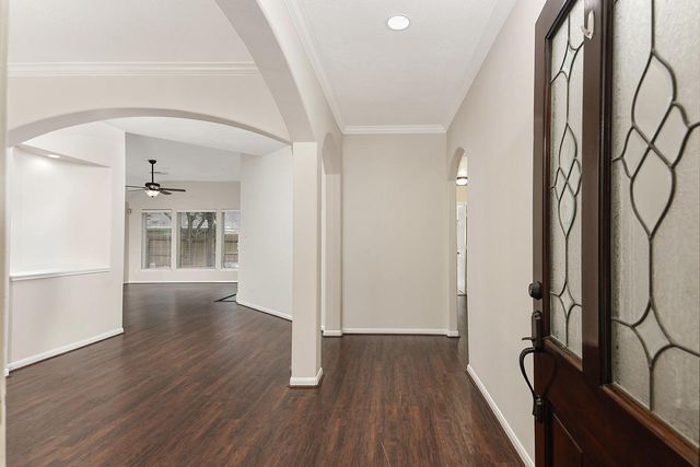 23 Lamps Glow Place, The Woodlands, TX 77382