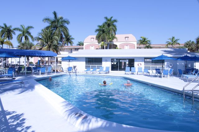 460 Paradise Isle Boulevard 203, Hallandale Beach, FL 33009