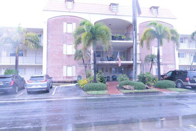 460 Paradise Isle Boulevard 203, Hallandale Beach, FL 33009