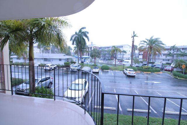 460 Paradise Isle Boulevard 203, Hallandale Beach, FL 33009