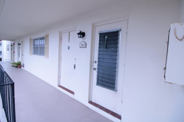 460 Paradise Isle Boulevard 203, Hallandale Beach, FL 33009