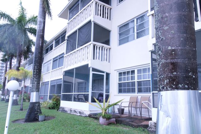 460 Paradise Isle Boulevard 203, Hallandale Beach, FL 33009
