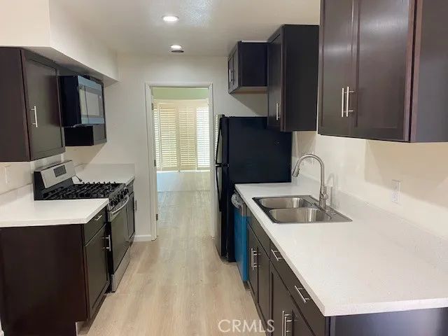 5421 S LA CIENEGA Avenue, Los Angeles, CA 90056