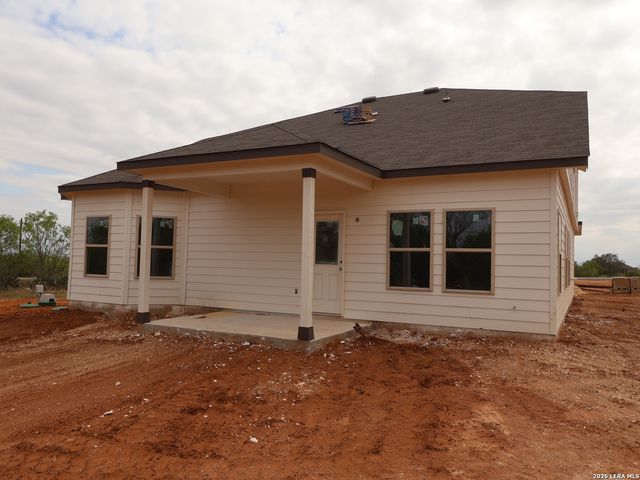 109 PRESCOTT DR, Floresville, TX 78114