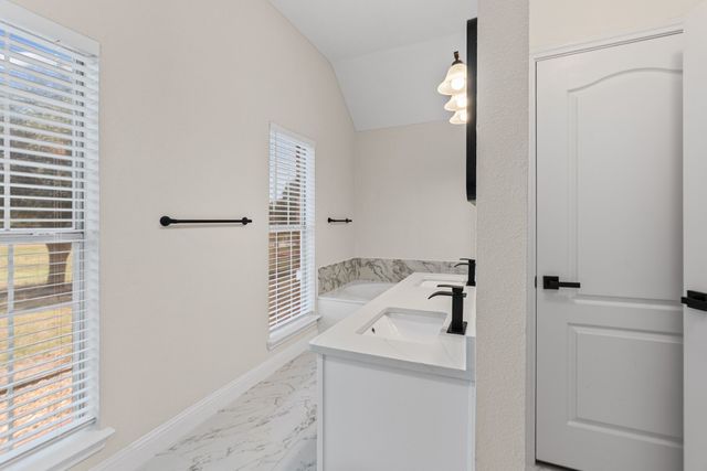 627 County Road 4445, Trenton, TX 75490