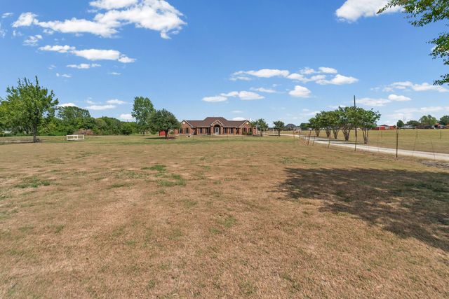 627 County Road 4445, Trenton, TX 75490