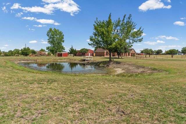 627 County Road 4445, Trenton, TX 75490