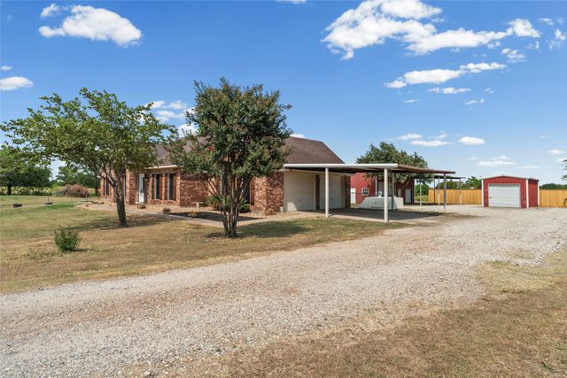 627 County Road 4445, Trenton, TX 75490