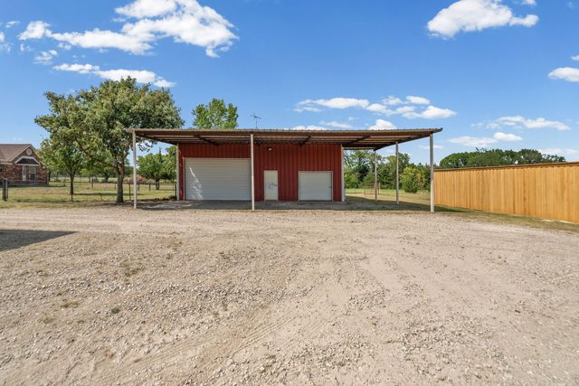 627 County Road 4445, Trenton, TX 75490