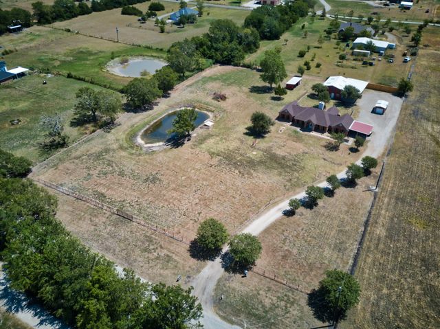 627 County Road 4445, Trenton, TX 75490