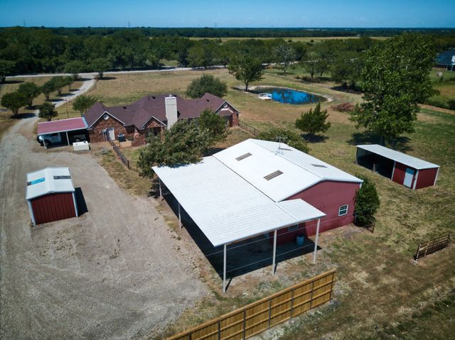 627 County Road 4445, Trenton, TX 75490